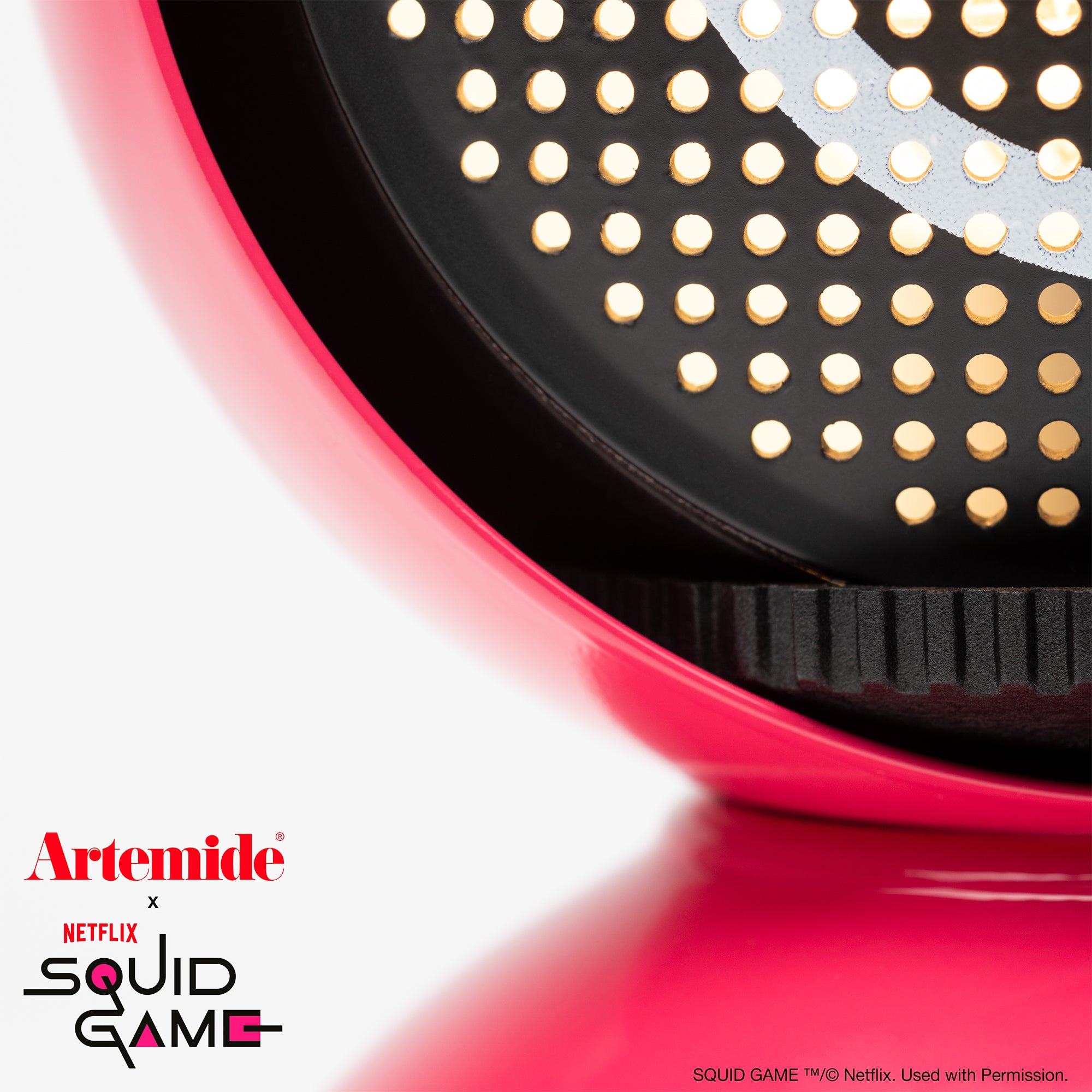 Eclisse Squid Game Guard Pink — Lampada da Tavolo Artemide