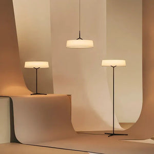 La famiglia delle lampade Dama by Vibia al completo: terra, sospensione tavolo.