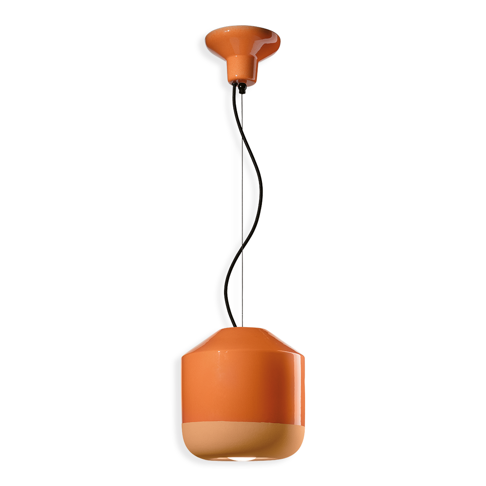 Sospensione in ceramica Bellota C2450 di Ferroluce in finitura arancio pesca, su sfondo bianco.